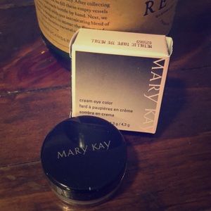 Mary Kay Cream Eye Color in Metallic Taupe